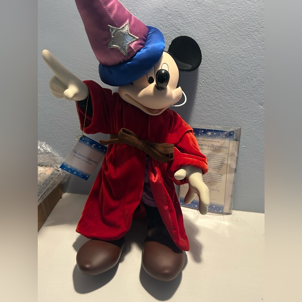 Disney Mickey Mouse wizard Sorceress Apprentice